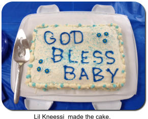 Lil Kneessi  made the cake.